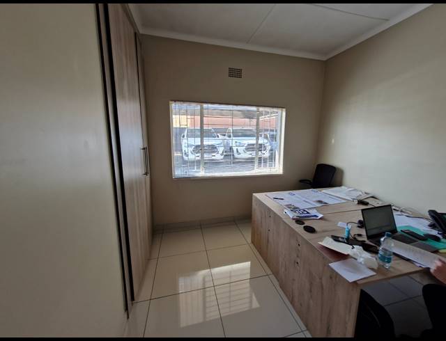 350M² OFFICE TO LET IN PARKDENE
